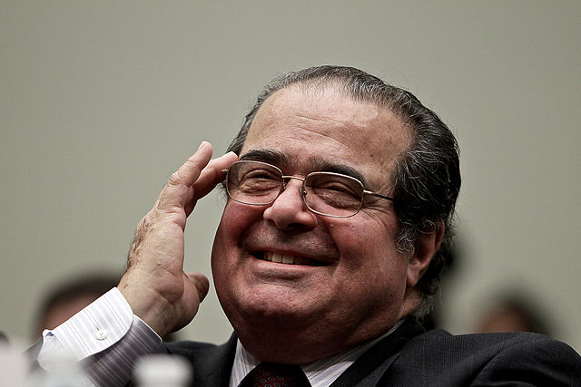 https://upload.wikimedia.org/wikipedia/commons/thumb/5/5a/Antonin_Scalia_2010.jpg/640px-Antonin_Scalia_2010.jpg